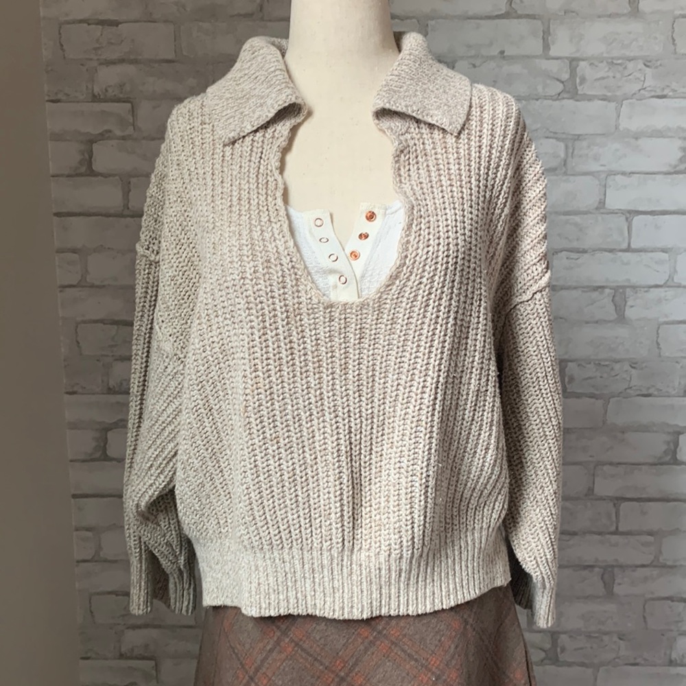 ☕️HotCocoaDate☕️ FREE PEOPLE sweater. Warm and cozy 🍩☕️